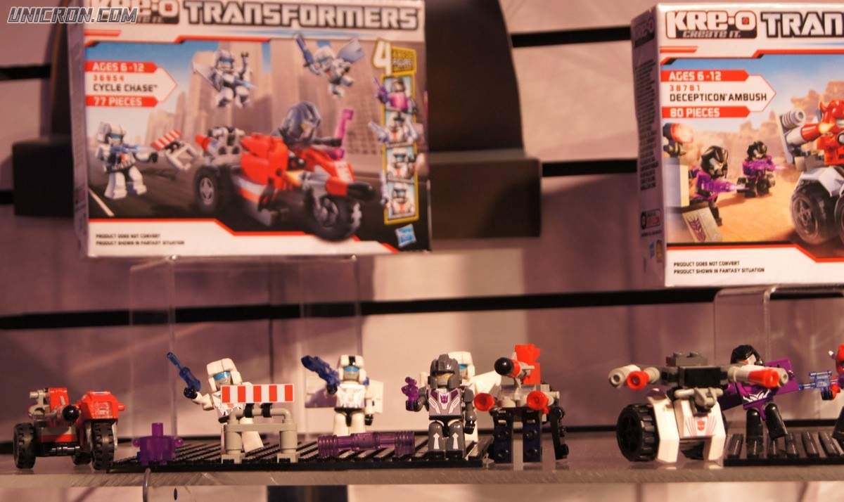Transformers Kre-O Cycle Chase (Kre-O basic - Barricade, Autobot Trooper x3)) toy