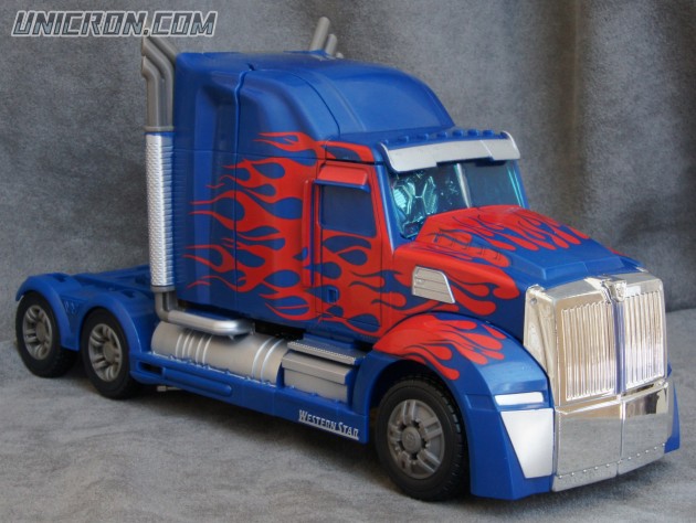 Transformers 4 Age of Extinction Optimus Prime (AoE, 1st Edition, Leader) toy Transformers 4 Age of Extinction Optimus Prime (AoE, 1st Edition, Leader) toy