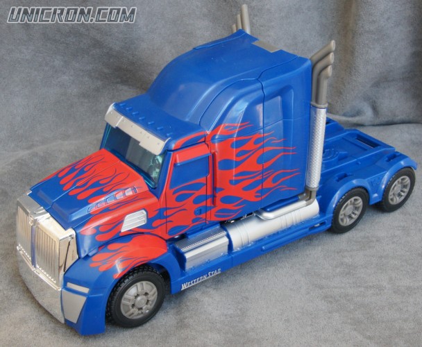 Transformers 4 Age of Extinction Optimus Prime (AoE, 1st Edition, Leader) toy Transformers 4 Age of Extinction Optimus Prime (AoE, 1st Edition, Leader) toy