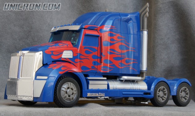 Transformers 4 Age of Extinction Optimus Prime (AoE, 1st Edition, Leader) toy Transformers 4 Age of Extinction Optimus Prime (AoE, 1st Edition, Leader) toy