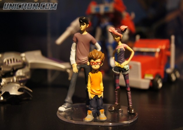 Transformers Prime Entertainment Pack (First Edition - Optimus Prime & Megatron with Raf, Jack, & Miko) toy Transformers Prime Entertainment Pack (First Edition - Optimus Prime & Megatron with Raf, Jack, & Miko) toy