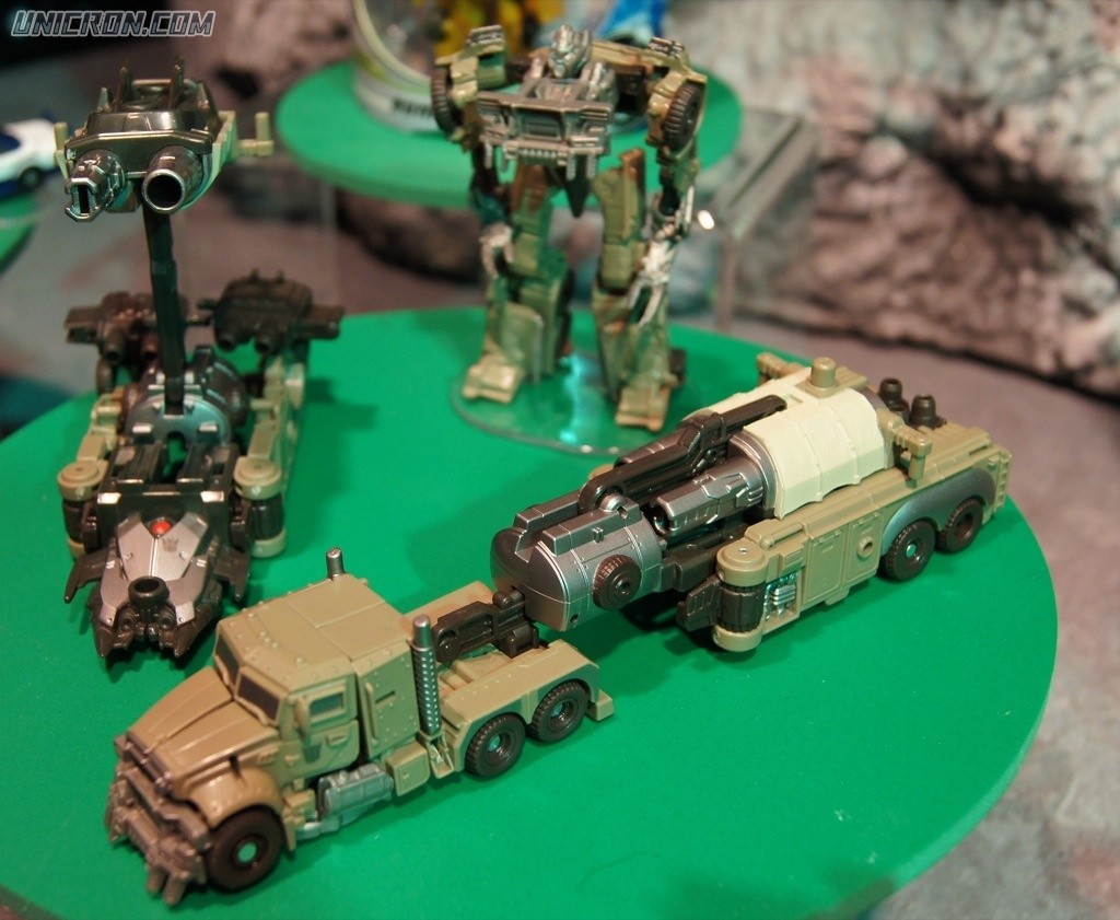 Transformers Cyberverse Megatron w/ Blastwave Weapons Base toy
