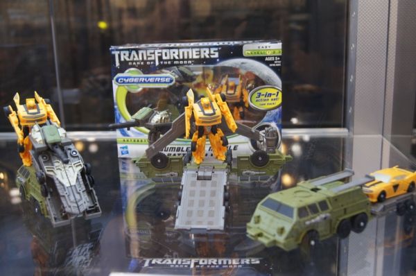Transformers Cyberverse Bumblebee w/ Mobile Battle Bunker toy Transformers Cyberverse Bumblebee w/ Mobile Battle Bunker toy