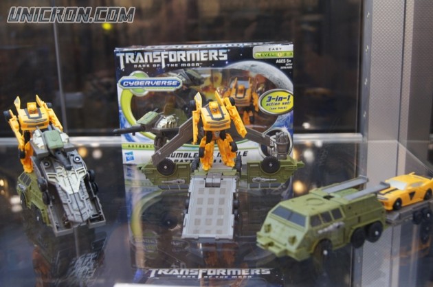Transformers Cyberverse Bumblebee w/ Mobile Battle Bunker toy Transformers Cyberverse Bumblebee w/ Mobile Battle Bunker toy