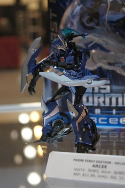 Transformers Prime Arcee (First Edition) toy Transformers Prime Arcee (First Edition) toy