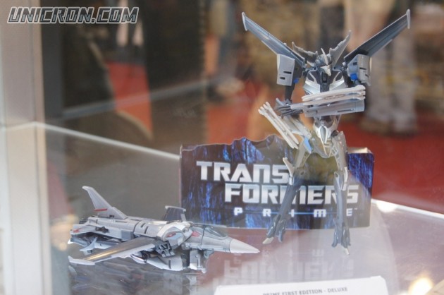 Transformers Prime Starscream (First Edition) toy Transformers Prime Starscream (First Edition) toy
