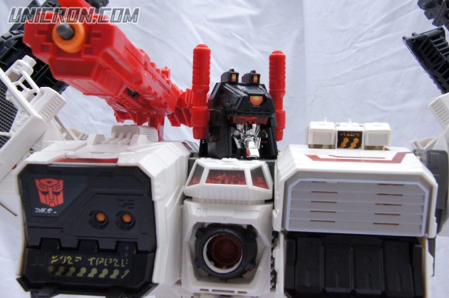 Transformers Generations Metroplex -SDCC version toy Transformers Generations Metroplex -SDCC version toy