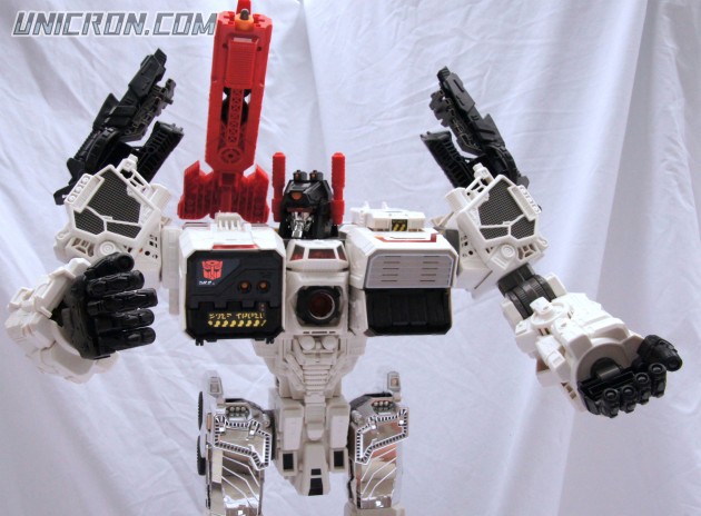 Transformers Generations Metroplex -SDCC version toy Transformers Generations Metroplex -SDCC version toy