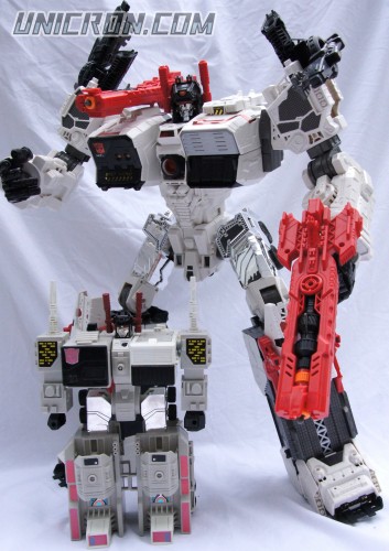 Transformers Generations Metroplex -SDCC version toy Transformers Generations Metroplex -SDCC version toy