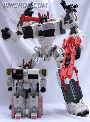 Transformers Generations Metroplex -SDCC version toy Transformers Generations Metroplex -SDCC version toy