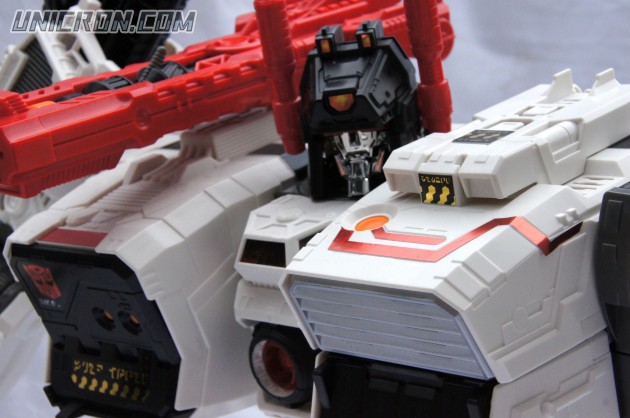 Transformers Generations Metroplex -SDCC version toy Transformers Generations Metroplex -SDCC version toy