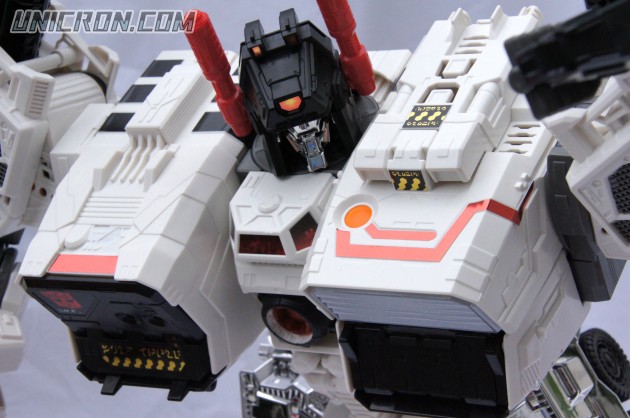 Transformers Generations Metroplex -SDCC version toy Transformers Generations Metroplex -SDCC version toy
