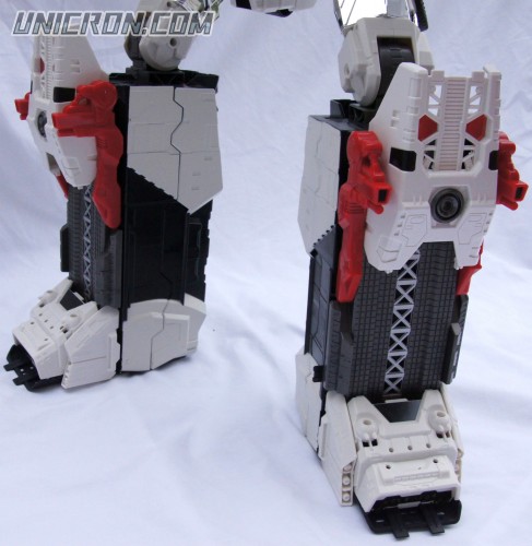 Transformers Generations Metroplex -SDCC version toy Transformers Generations Metroplex -SDCC version toy