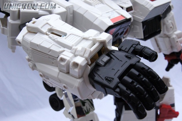 Transformers Generations Metroplex -SDCC version toy Transformers Generations Metroplex -SDCC version toy