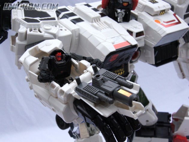 Transformers Generations Metroplex -SDCC version toy Transformers Generations Metroplex -SDCC version toy