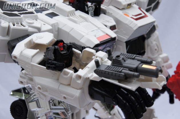 Transformers Generations Metroplex -SDCC version toy Transformers Generations Metroplex -SDCC version toy
