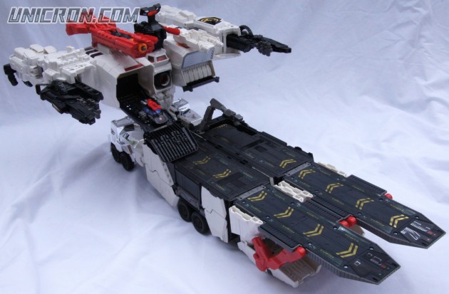 Transformers Generations Metroplex -SDCC version toy Transformers Generations Metroplex -SDCC version toy