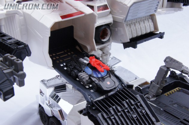 Transformers Generations Metroplex -SDCC version toy Transformers Generations Metroplex -SDCC version toy