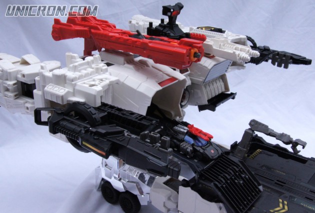 Transformers Generations Metroplex -SDCC version toy Transformers Generations Metroplex -SDCC version toy