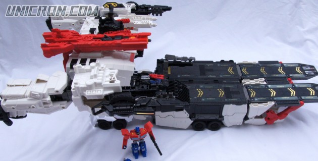Transformers Generations Metroplex -SDCC version toy Transformers Generations Metroplex -SDCC version toy