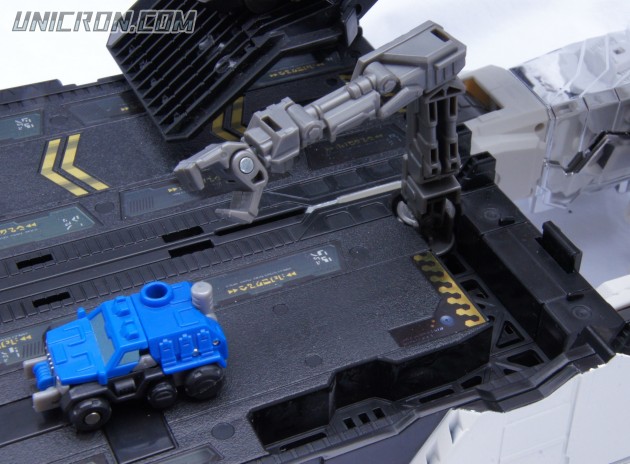 Transformers Generations Metroplex -SDCC version toy Transformers Generations Metroplex -SDCC version toy