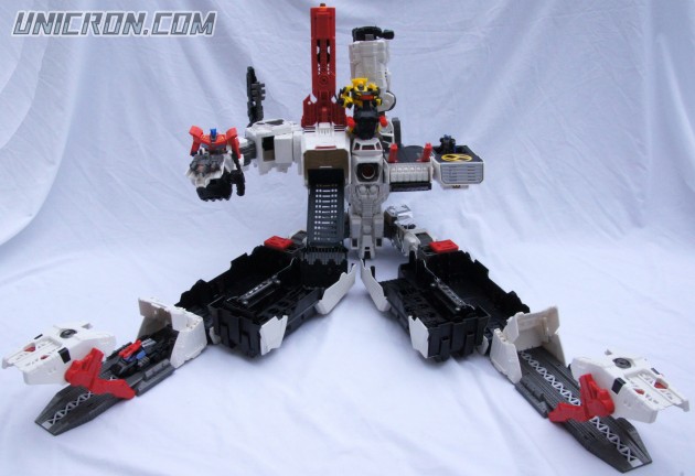 Transformers Generations Metroplex -SDCC version toy Transformers Generations Metroplex -SDCC version toy