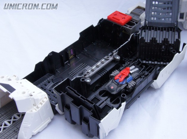 Transformers Generations Metroplex -SDCC version toy Transformers Generations Metroplex -SDCC version toy