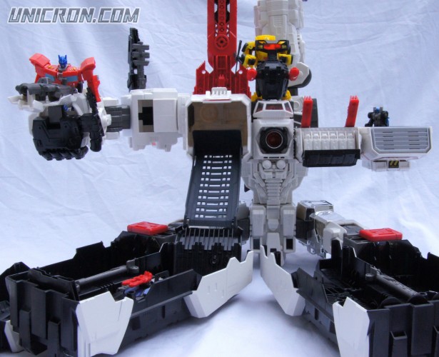 Transformers Generations Metroplex -SDCC version toy Transformers Generations Metroplex -SDCC version toy