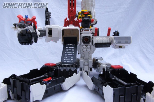 Transformers Generations Metroplex -SDCC version toy Transformers Generations Metroplex -SDCC version toy