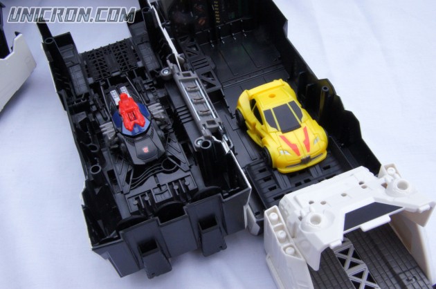 Transformers Generations Metroplex -SDCC version toy Transformers Generations Metroplex -SDCC version toy