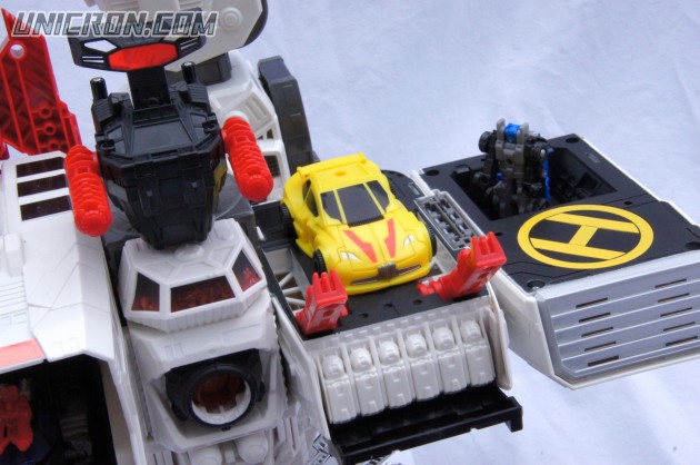 Transformers Generations Metroplex -SDCC version toy Transformers Generations Metroplex -SDCC version toy