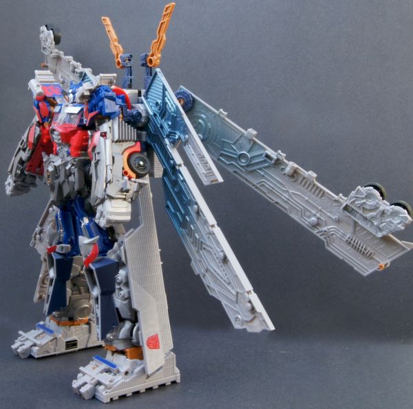 Transformers 3 Dark of the Moon Ultimate Optimus Prime toy Transformers 3 Dark of the Moon Ultimate Optimus Prime toy