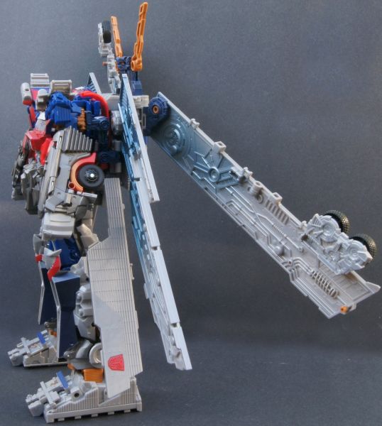 Transformers 3 Dark of the Moon Ultimate Optimus Prime toy Transformers 3 Dark of the Moon Ultimate Optimus Prime toy