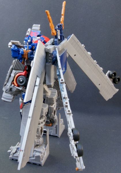 Transformers 3 Dark of the Moon Ultimate Optimus Prime toy Transformers 3 Dark of the Moon Ultimate Optimus Prime toy