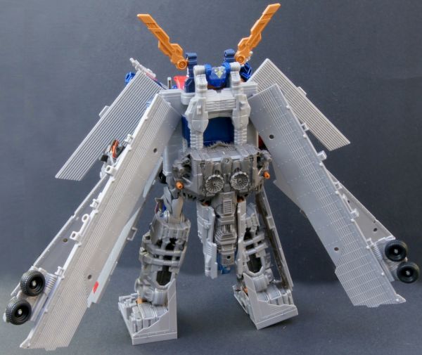 Transformers 3 Dark of the Moon Ultimate Optimus Prime toy Transformers 3 Dark of the Moon Ultimate Optimus Prime toy