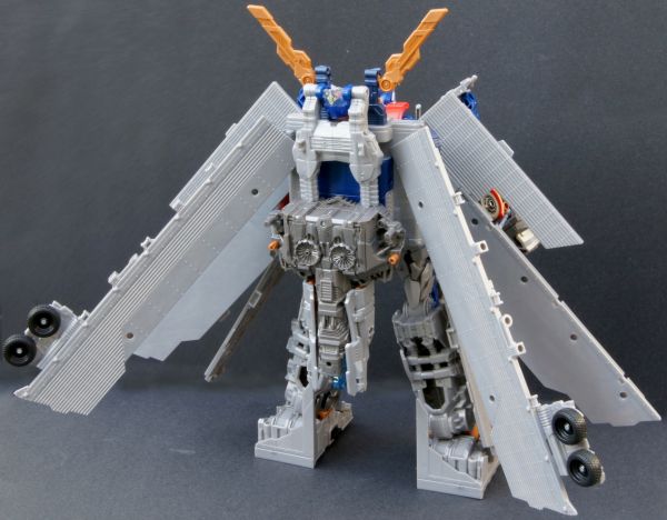 Transformers 3 Dark of the Moon Ultimate Optimus Prime toy Transformers 3 Dark of the Moon Ultimate Optimus Prime toy