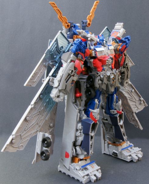 Transformers 3 Dark of the Moon Ultimate Optimus Prime toy Transformers 3 Dark of the Moon Ultimate Optimus Prime toy