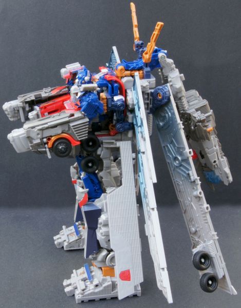 Transformers 3 Dark of the Moon Ultimate Optimus Prime toy Transformers 3 Dark of the Moon Ultimate Optimus Prime toy