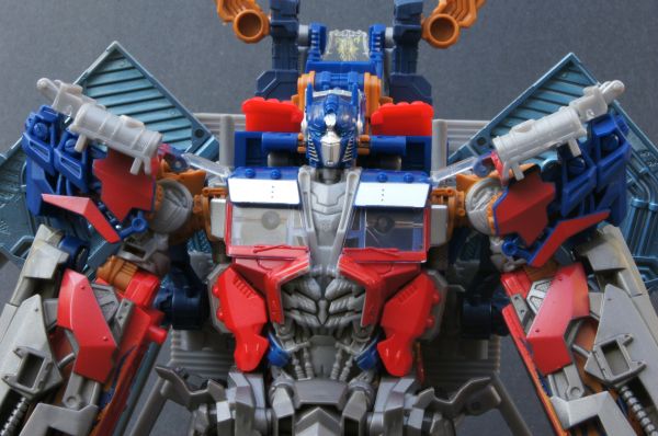 Transformers 3 Dark of the Moon Ultimate Optimus Prime toy Transformers 3 Dark of the Moon Ultimate Optimus Prime toy