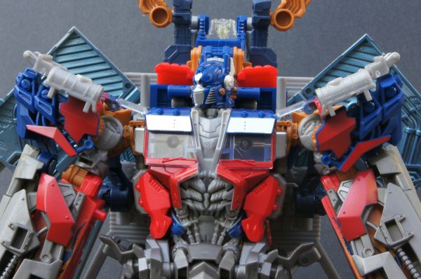 Transformers 3 Dark of the Moon Ultimate Optimus Prime toy Transformers 3 Dark of the Moon Ultimate Optimus Prime toy