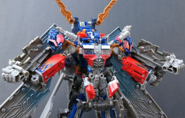 Transformers 3 Dark of the Moon Ultimate Optimus Prime toy Transformers 3 Dark of the Moon Ultimate Optimus Prime toy