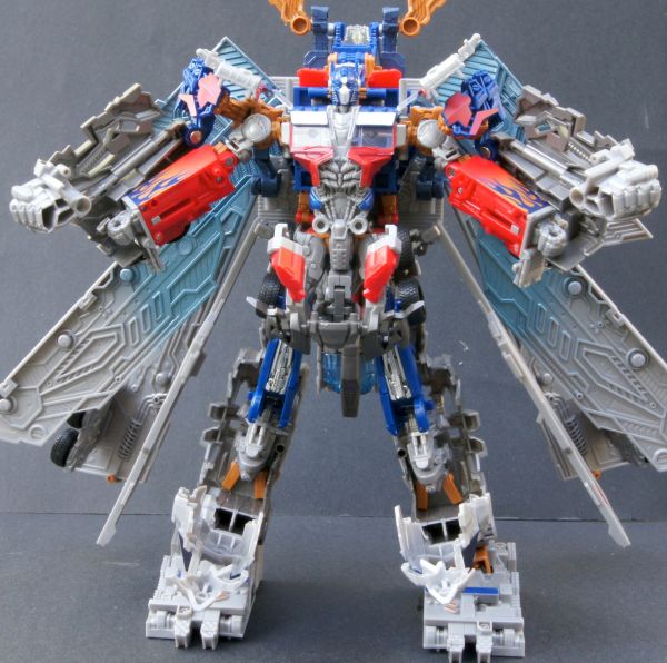Transformers 3 Dark of the Moon Ultimate Optimus Prime toy Transformers 3 Dark of the Moon Ultimate Optimus Prime toy