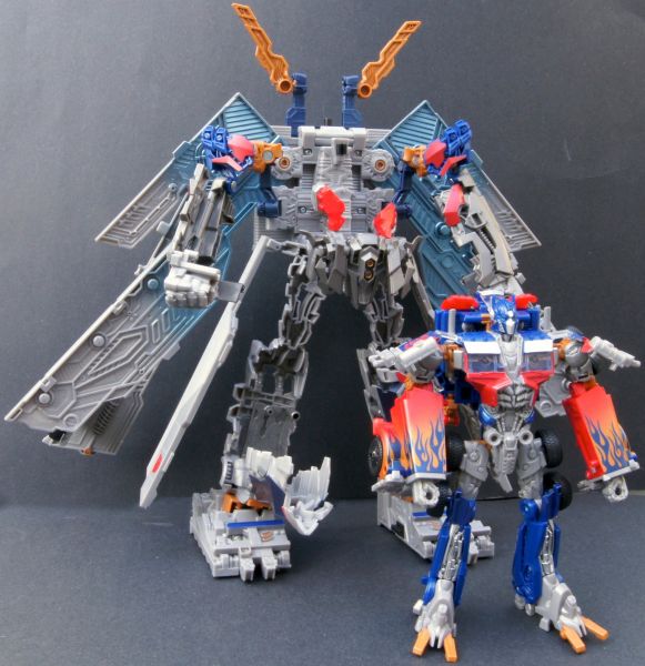 Transformers 3 Dark of the Moon Ultimate Optimus Prime toy Transformers 3 Dark of the Moon Ultimate Optimus Prime toy