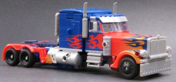 Transformers 3 Dark of the Moon Ultimate Optimus Prime toy Transformers 3 Dark of the Moon Ultimate Optimus Prime toy