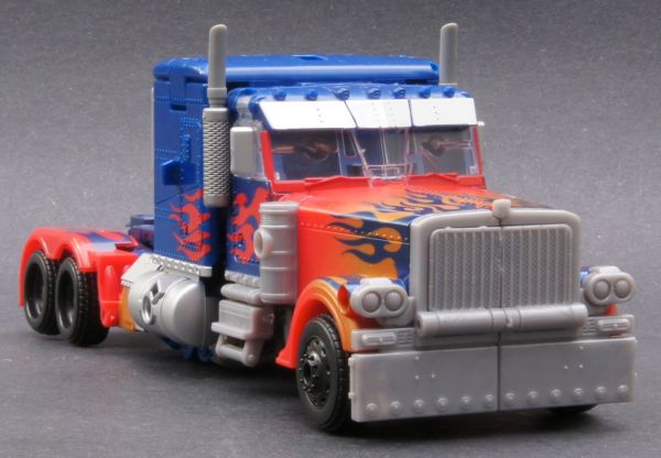 Transformers 3 Dark of the Moon Ultimate Optimus Prime toy Transformers 3 Dark of the Moon Ultimate Optimus Prime toy