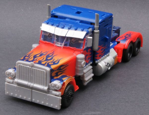 Transformers 3 Dark of the Moon Ultimate Optimus Prime toy Transformers 3 Dark of the Moon Ultimate Optimus Prime toy