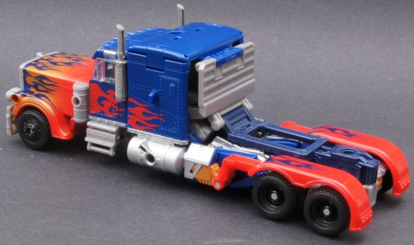 Transformers 3 Dark of the Moon Ultimate Optimus Prime toy Transformers 3 Dark of the Moon Ultimate Optimus Prime toy