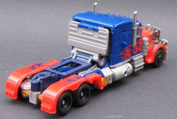 Transformers 3 Dark of the Moon Ultimate Optimus Prime toy Transformers 3 Dark of the Moon Ultimate Optimus Prime toy