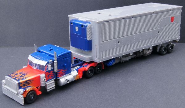 Transformers 3 Dark of the Moon Ultimate Optimus Prime toy Transformers 3 Dark of the Moon Ultimate Optimus Prime toy