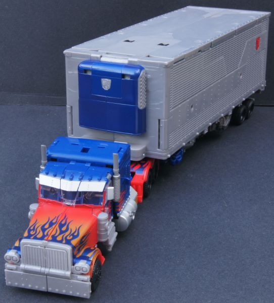 Transformers 3 Dark of the Moon Ultimate Optimus Prime toy Transformers 3 Dark of the Moon Ultimate Optimus Prime toy